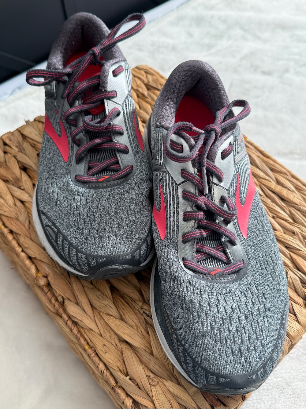 Brooks Women's Gray and Pink Running Shoes